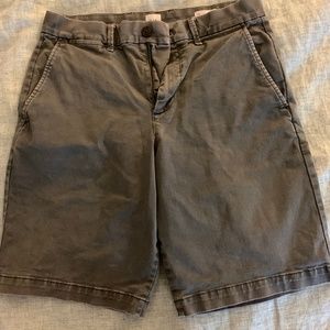 GAP Gray short size 28